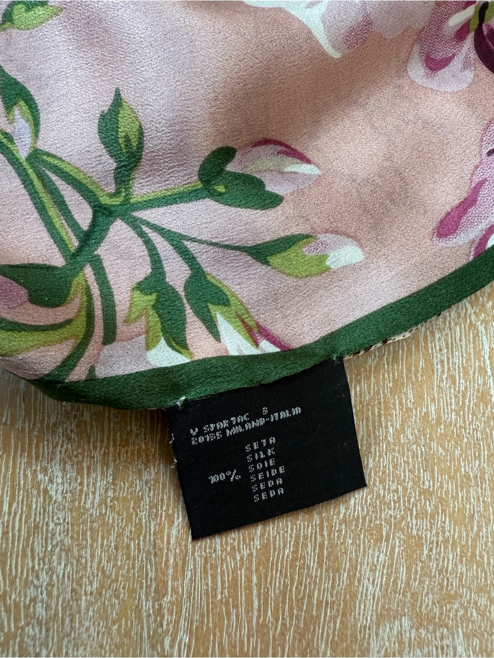 Gucci Pink Floral & Beige Monogram Silk Wrap with Green Trim - Picture 7 of 7